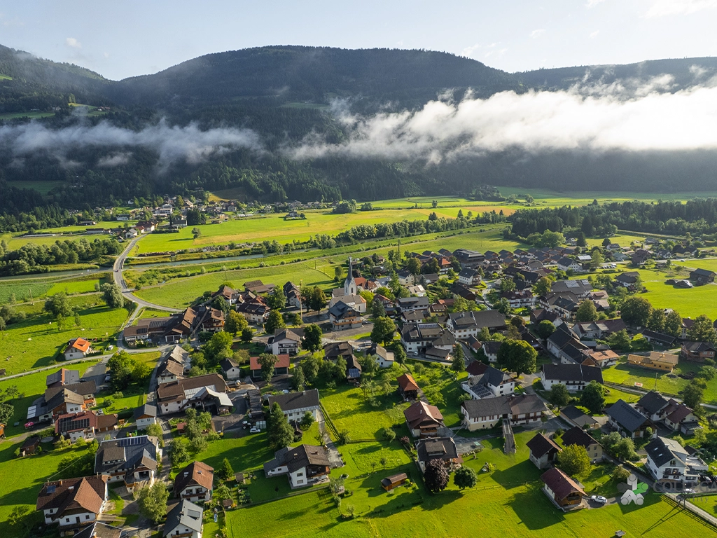 Tradiční rakouská architektura ve vesnici Rattendorf